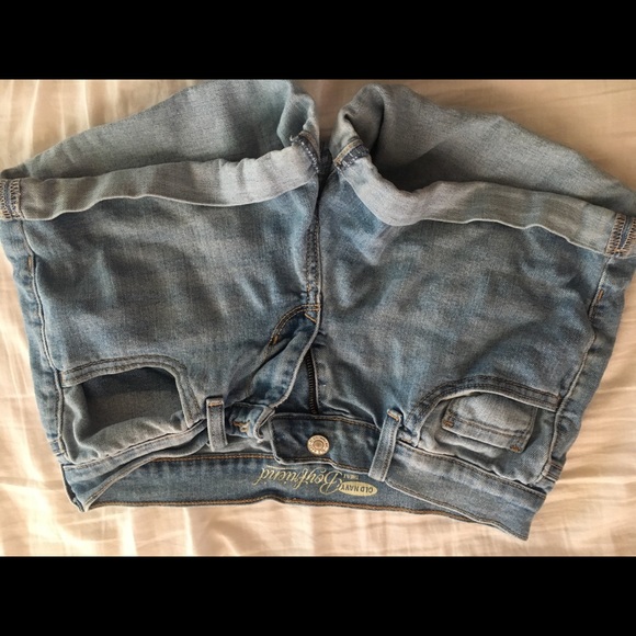 woman’s jean shorts - Picture 2 of 2
